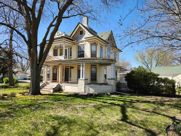 110 W Nemaha St, Blue Hill, NE 68930