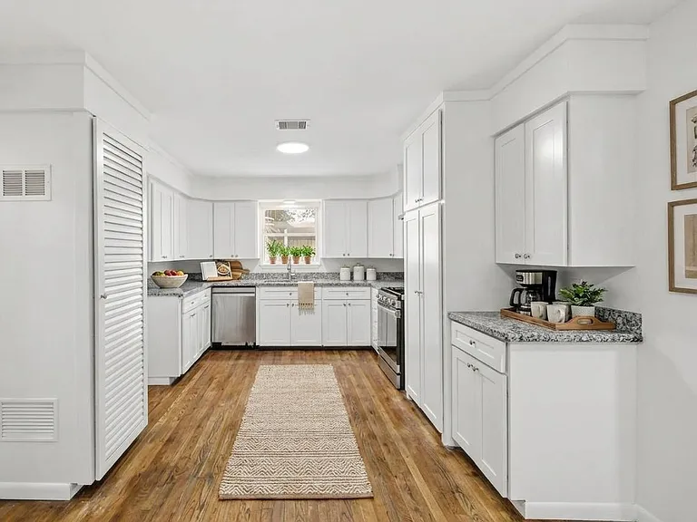 2409 Estate Dr — Photo 6