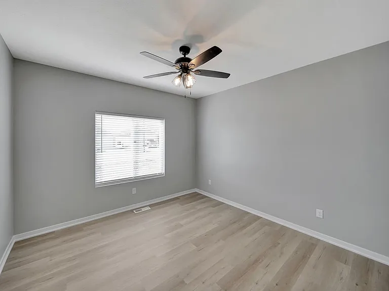 9049 S 42nd St — Photo 34