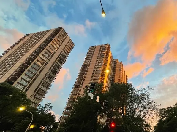 1355 N Sandburg Ter APT 2202, Chicago, IL 60610