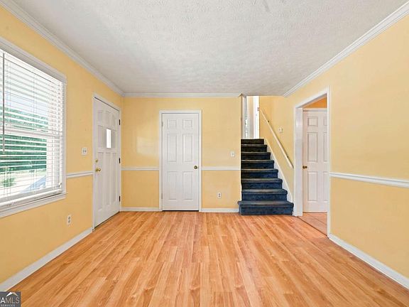 3rd image of 372 Plantation Blvd