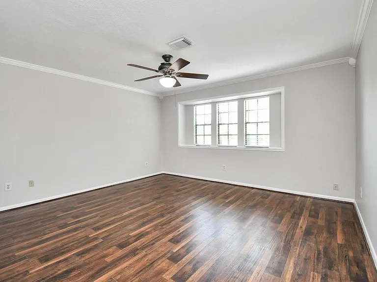315 Muirwood Ln — Photo 14