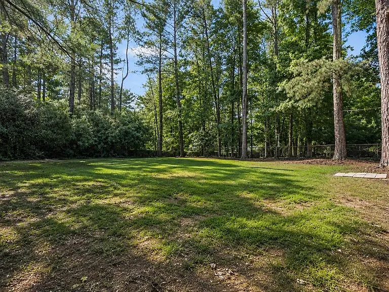 2506 Kingsley Dr NE — Photo 37