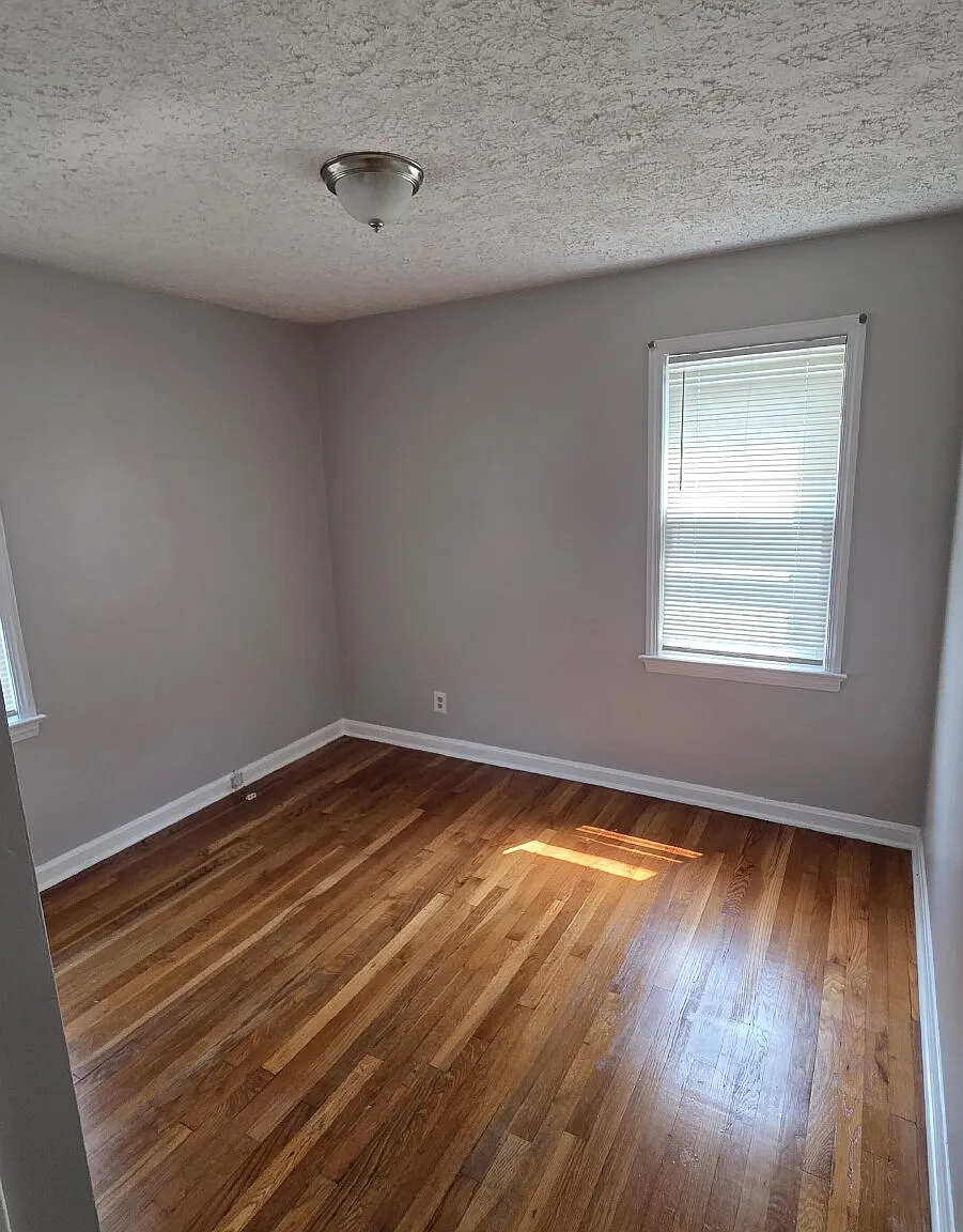4 bed, 1.0 bath, 1092 sqft, $2,150 — Photo 4