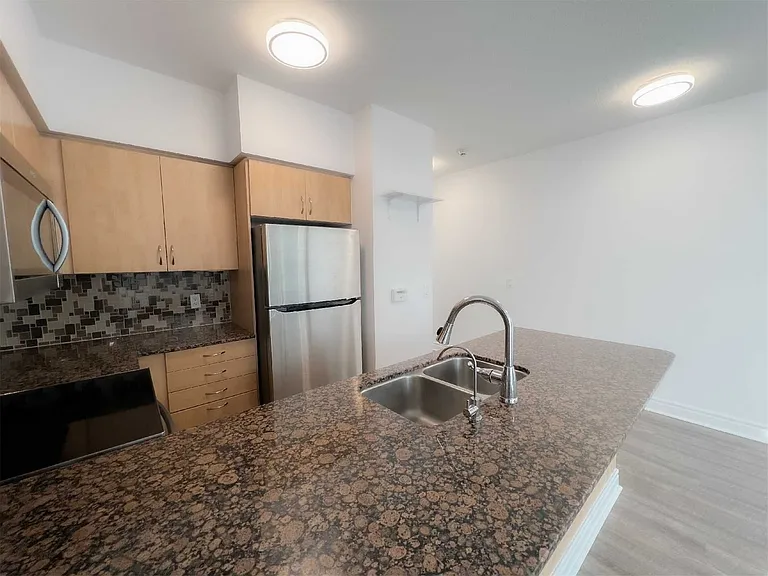 2240 Lake Shore Blvd W #309 — Photo 4