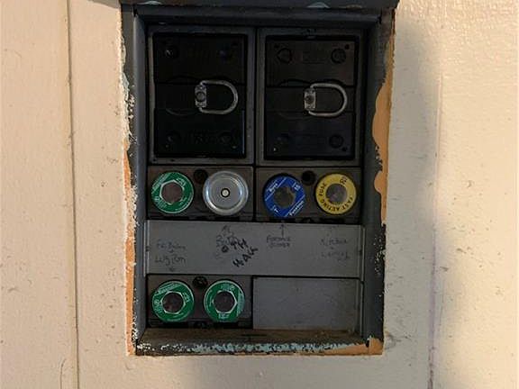 5th image of 14500 Harley Ave