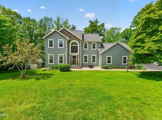 11 Pineview Lane, East Greenbush, NY 12061