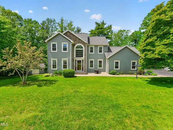 11 Pineview Lane, East Greenbush, NY 12061