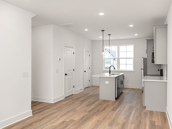 5th image of 700 N Dupont Ave #114