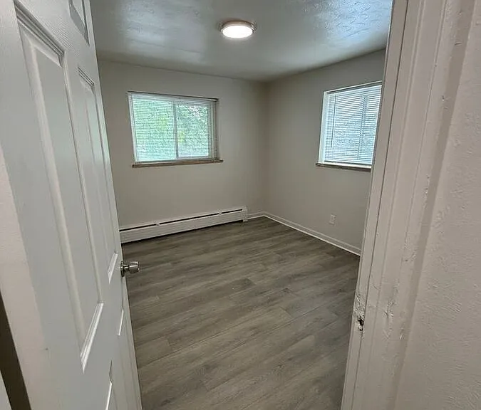 1732 W Mosier Pl #11 — Photo 2
