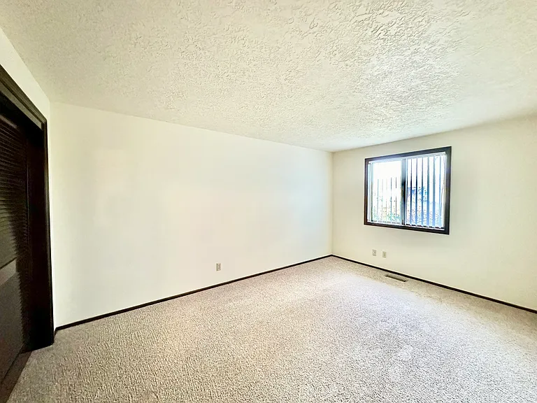 2346 Woodlawn Ct NE — Photo 8