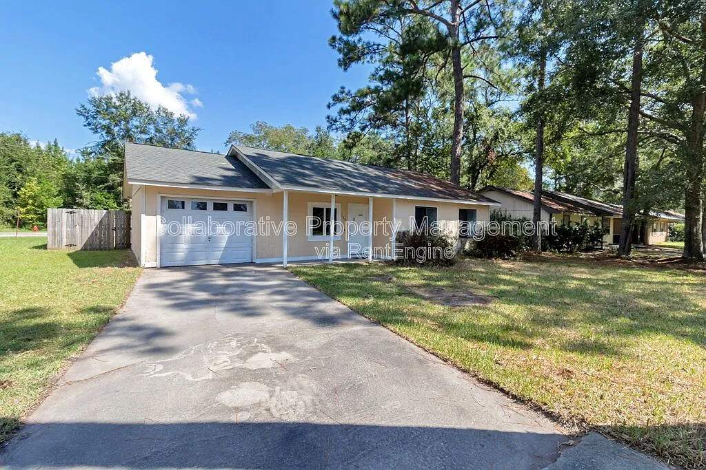3 bed, 1.5 bath, 1030 sqft, $1,700 — Photo 2