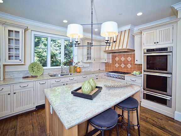 4th image of 135 Royal Oak Ct