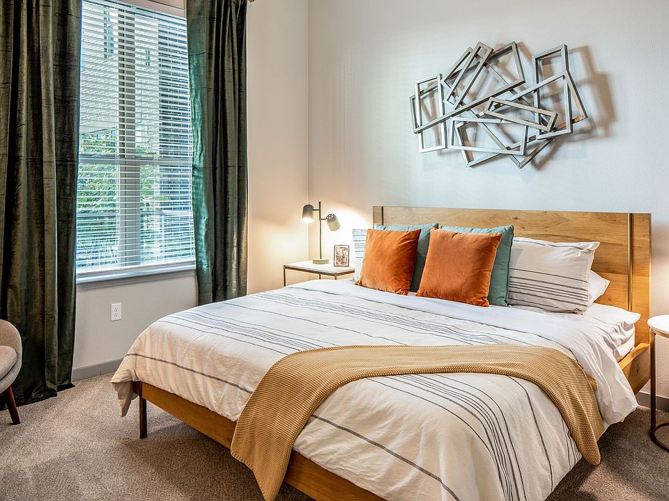 Bedroom Standard in the Heights