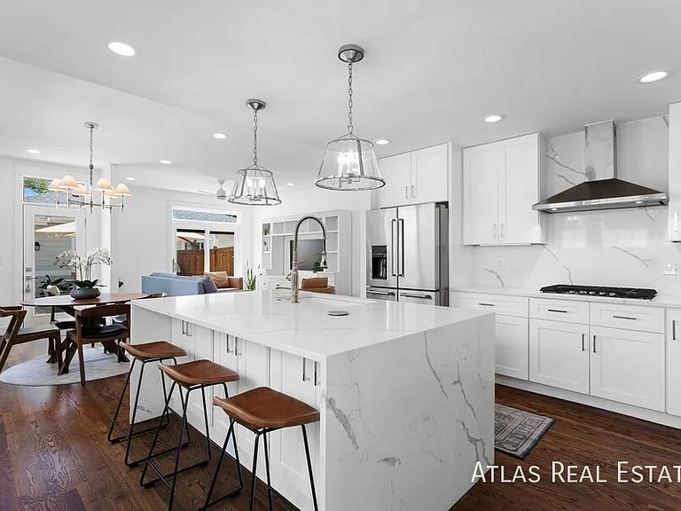 1194 S Lincoln St — Photo 5