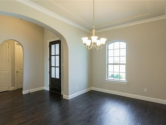 5th image of 881 Greenbriar Ln