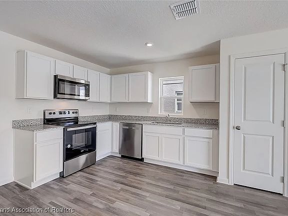 2nd image of 1277 Stone Ridge Cir #1277