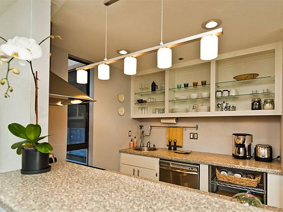 4th image of 455 Vallejo St #405