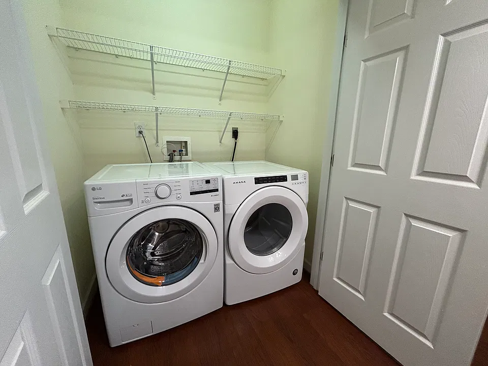 Washer/Dryer Included