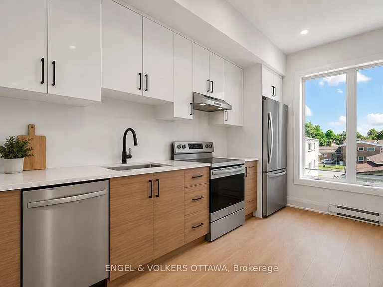 655 Donat St N #8 — Photo 4
