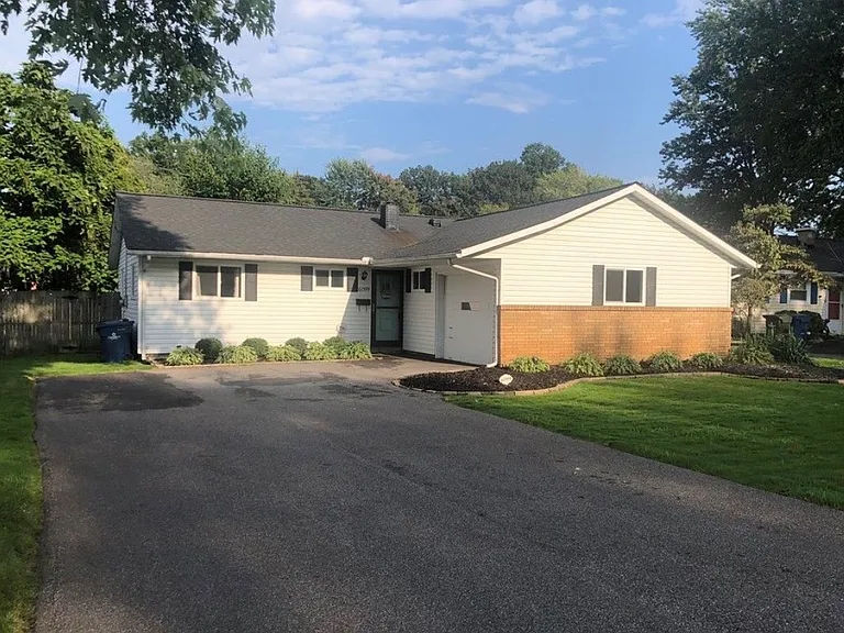 6099 Tall Oaks Dr — Photo 9