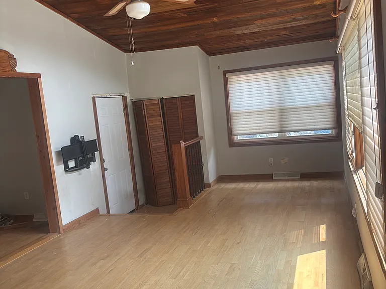 2730 Joseph St — Photo 2