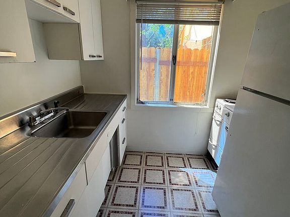 3rd image of 2509 O St APT 5