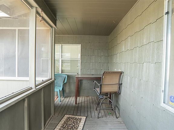 6th image of 311 S THOMPSON AVENUE