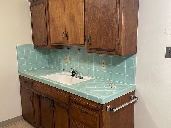 3rd image of 2618 F St APT 6