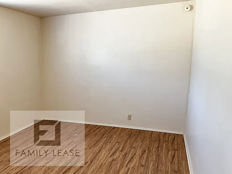 5042 E 24th St — Photo 9
