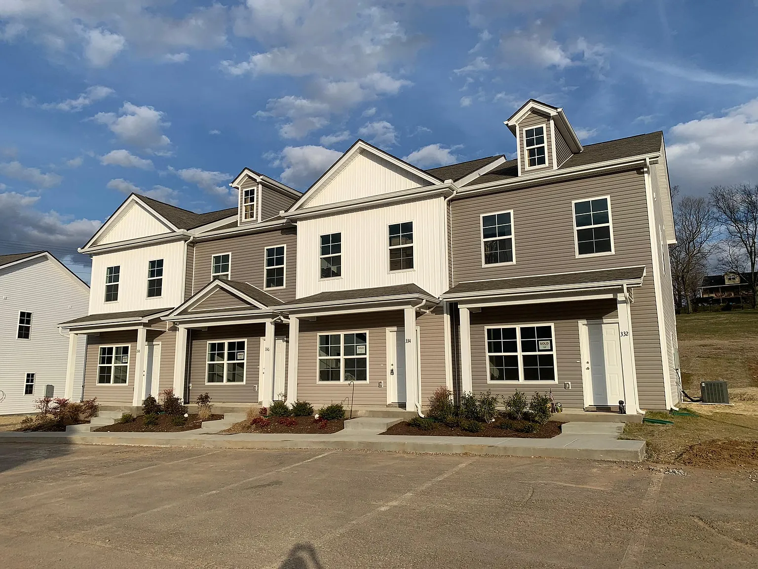 2 bed, 2.5 bath, 1076 sqft, $1,575 — Photo 1