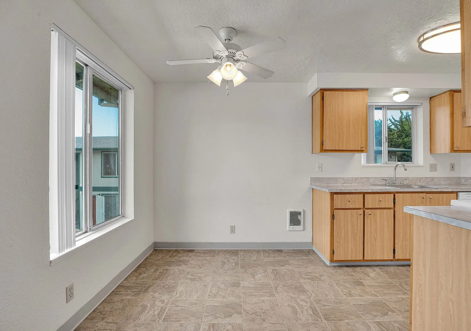 Carlton Square Apartments — Photo 3