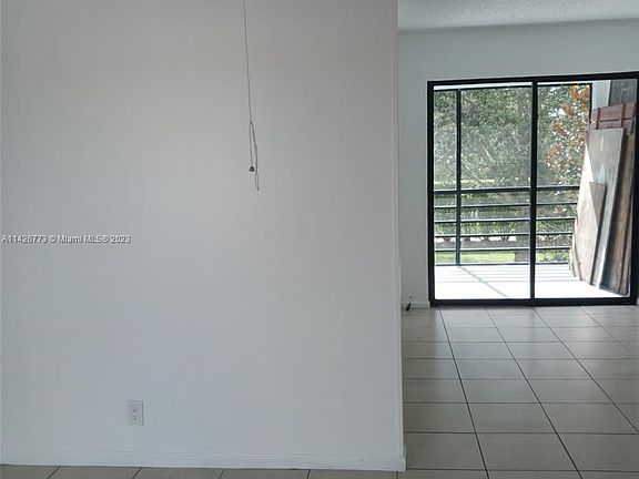 2nd image of 4117 Oak Terrace Dr