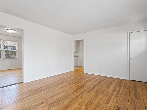 4th image of 118 Carolyn Dr
