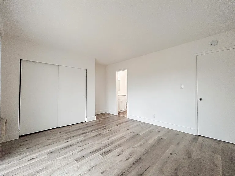Saratoga Apartments — Photo 11