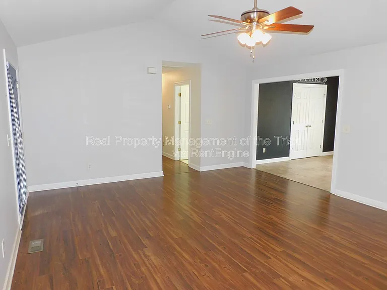2804 Mitchell Wood Dr — Photo 4