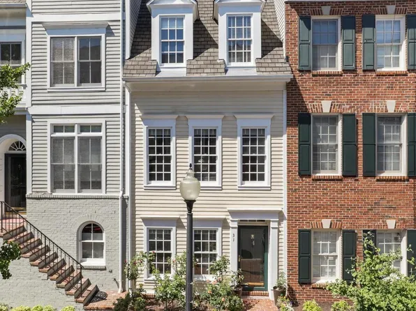 31 Alexander St, Alexandria, VA 22314