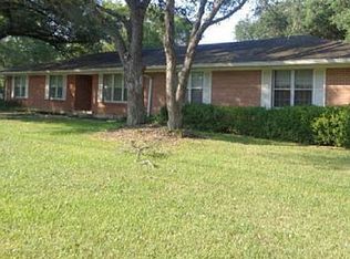 110 Maple St, Yoakum, TX 77995