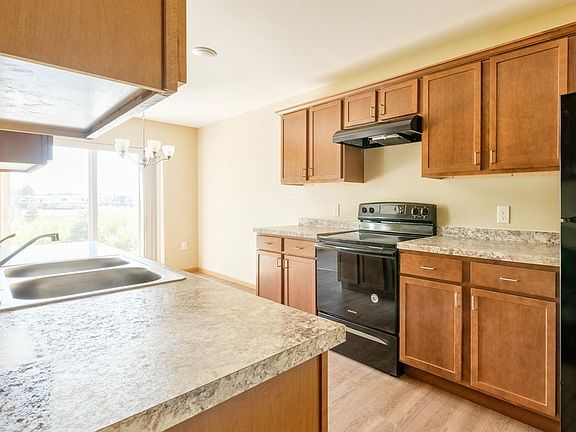 3rd image of 14304 Forest Dr #5