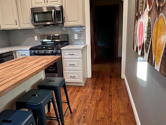4th image of 6604 Lindenwood Pl