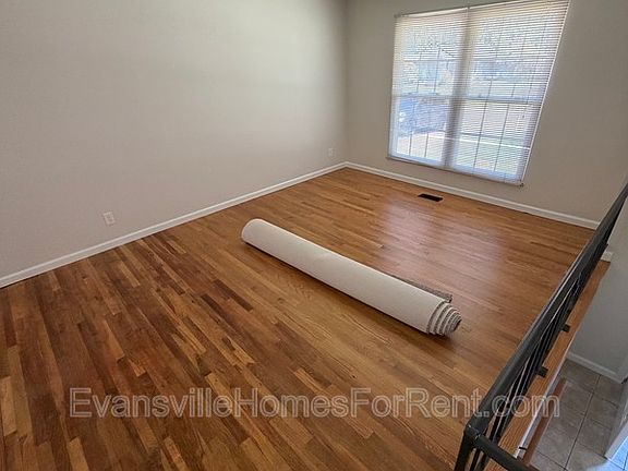 4th image of 1309 Alvord Ln