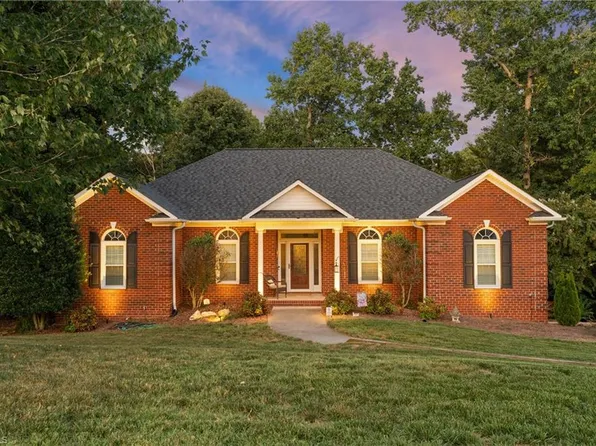 3715 Squirewood Dr, Clemmons, NC 27012