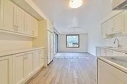 7887 Dufferin St — Photo 14