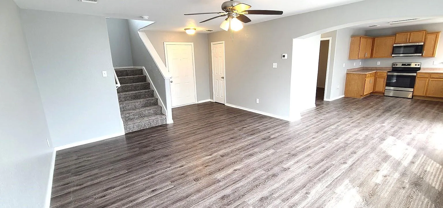 3 bed, 2.5 bath, 1587 sqft, $1,550 — Photo 3