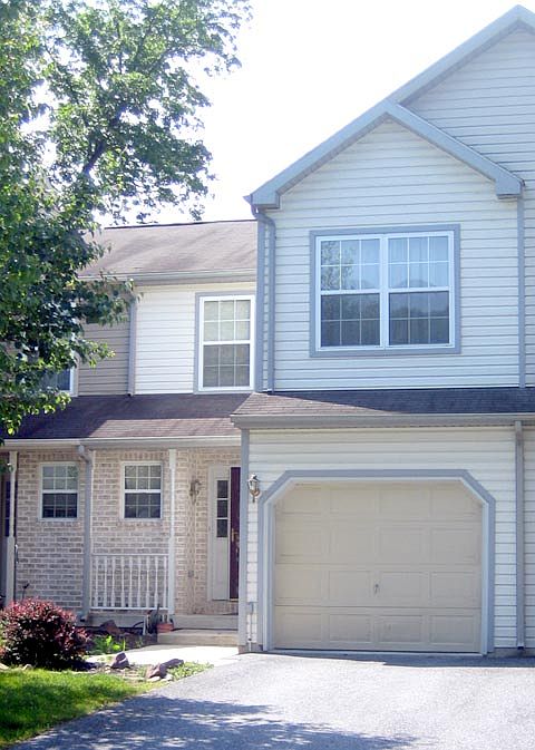 1st image of 185 Hiddenwood Dr