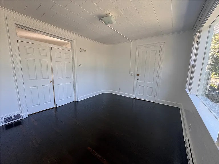 86 Conklin Ave — Photo 8