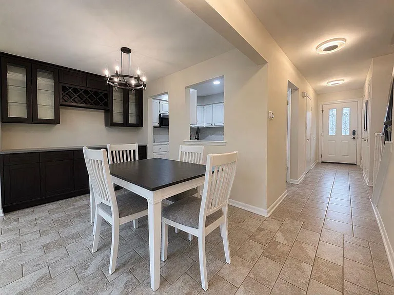59 Saxonney Cir — Photo 4