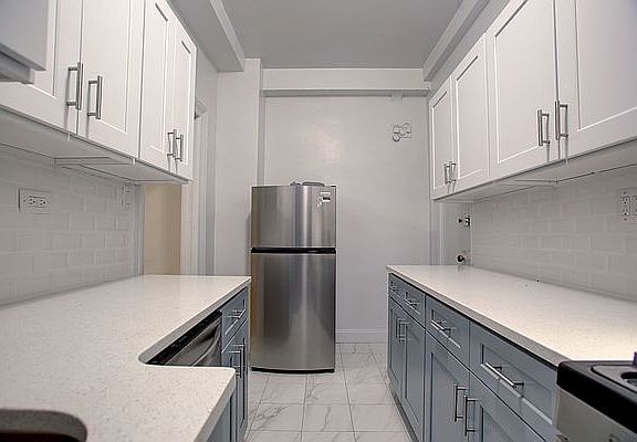 4th image of 315 W 102nd St #3A