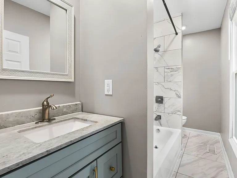 122 E Woodrow Ave — Photo 23
