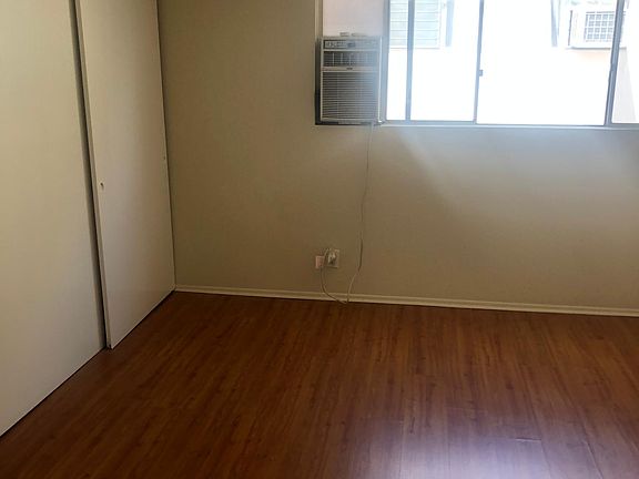 2nd image of 3444 Mentone Ave #8